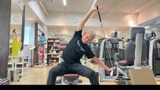 【ゴルフ】座ったままできる、スイングに必要な上半身の柔軟力を上げる！