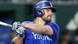 ＤｅＮＡ　左翼ヒュンメルが“痛い”適時失策　フライへ猛烈前進も捕球できずにボールが顔面直撃　解説「本来ならサードも追える。必死に走った結果」