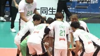 身長187センチの選手を“高い高い” 男子バレーで衝撃光景 試合を決めた歓喜の瞬間にアリーナも興奮