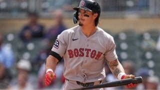 敵ファンへ中指立てる過激行動…　フラッシュバックした闇、中傷被害の12億円男に広がる同情