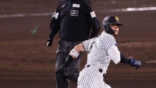 【阪神】佐藤輝明の三塁打からついに同点　外野ぶつかりボールこぼれる間に激走　全力疾走生きた