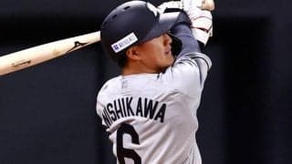 球場騒然　ロッテ盗塁成功一転２死走者なしに　打者西川の空振りバットが捕手マスクに直撃　守備妨害で走者もアウトに