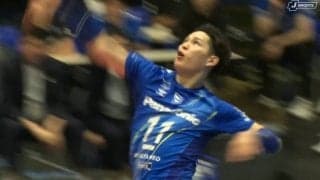 男子バレーで“125キロ”の弾丸サーブ 威力がすごすぎてレシーブしたボールが天井直撃の珍事