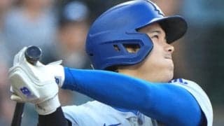 大谷翔平、第１打席は菅野智之から二塁打で49試合連続出塁　球場は試合前に積雪