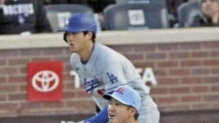 大谷翔平の膝が“くの字”に　極寒のクアーズフィールドで凍えながら勝利のタッチ　山本由伸も完全防寒でベンチに　試合前に雪→開始時の気温は０度