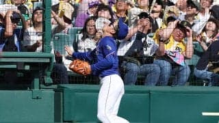 【アクシデント】中日福永裕基がカメラマン席に頭からダイブ　立ち上がれず…救急車で病院に搬送