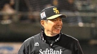 【ソフトバンク】福岡県内８万7000人の小学生にオリジナル文具を配布　贈呈式に小久保監督ら