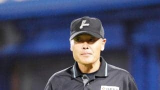 楽天-ロッテ戦、球審がヘルメット着用で試合に臨む「違和感は大丈夫です」バット頭部直撃受け