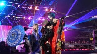 「お綺麗です」人気日本人美女タッグの“豪華絢爛”ドレス姿に絶賛の声…“祭典”出場不透明も貴重な「日本人スリーショット」にファン歓喜