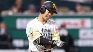 鷹・近藤健介、3回で途中交代　第1打席は右肘付近に死球→苦悶…本拠地どよめき
