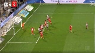 場内騒然！ 安藤智哉、ド迫力の“強烈ヘッド”「打点高すぎ！」驚異のジャンプ力→相手選手の上から叩きつける「完璧だった」 