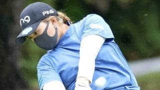 鈴木愛と高橋彩華がトップに並んで後半へ　最終組が前半を終了　１３アンダーで後続に大差