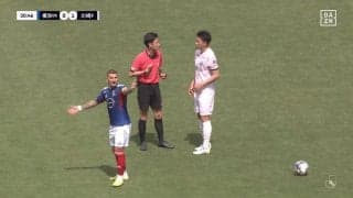 「何のためのVAR…」“早すぎる判定”に横浜FMファンが不満！「オフサイドディレイなくなった？」「際どいのになぜ止める」