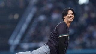 男性２人組歌謡グループ「風輪」がファーストピッチ　東海大四高出身の翔司はワンバン投球に苦笑「赤っ恥をかきました」