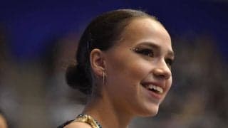 23歳ザギトワが「風格漂う“レディ・ボス”へと進化」寝転ぶ姿も　近影にファン衝撃…「相変わらず見惚れるほど綺麗だ！」