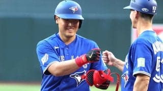 岡本和真を苦しめる「外へ逃げる変化球」　“空振り率69.2%”が招く負の連鎖「高めへの弱さにもつながっている」