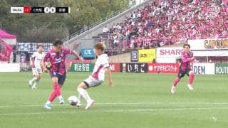 「レベチだな」香川真司“異次元の股抜き”にSNS騒然「足を出させての股抜き」「綺麗に抜いたな」トラップから流れるような仕掛けでファウルを誘発！