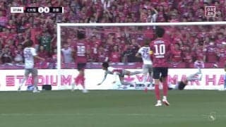 嘘だろ？“ゴールライン上のマジシャン”が衝撃ヘッドで“神クリア”「凄すぎやろ」「ベストセーブきた！」