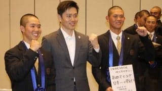 大阪桐蔭ナインが吉村知事を表敬訪問　「春夏連覇目指して」直筆色紙も贈呈