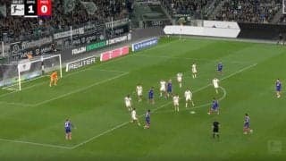 ウソだろ…！？ 佐野海舟、予想を裏切る“まさかの展開”「そこ通すんかい！」相手2人をかわす→絶妙“アウトサイドパス”「よく見えてる」