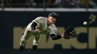 【阪神】福島圭音がハッスルプレー　飛球を追って左翼フェンスに激突もプレー続行