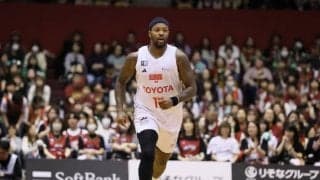 A東京のマーカス・フォスターに1試合出場停止と罰金…スポンサーボードを蹴り懲罰処分