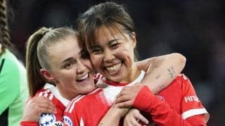 ｢萌々子ちゃん何故か台車で運ばれてるｗ｣なでしこ至宝20歳MF谷川萌々子がドイツ無敗優勝に貢献＆お祭り騒ぎ!?｢楽しそう｣｢バイエルン女子列車は止められない｣