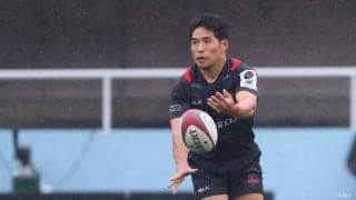 飛ばないからこそ、届くものがある。短所を長所に変える男の一蹴りに注目せよ