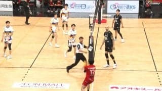 「すごい技を…」男子バレー、リベロが執念の“ゼロ角度”返球 アリーナ喝采