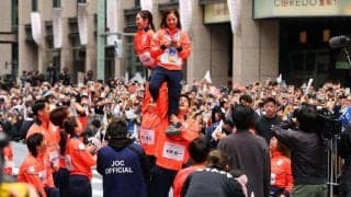 “りくりゅう”が豪快リフト披露　五輪・パラ感謝パレードで“ゆなすみ”とリフト競演　沿道５万人が大歓声　木原「これがペアの入り口になれば」三浦は声援に「泣きそうに」