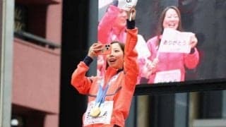 りくりゅうフィーバー観衆殺到　警備員大忙し「押さないで！走らないで！」　感謝パレードで沿道に５万人