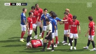 「VARあるのにイエロー？」浦和FW、異例のジャッジ問題視…マリノスFWの肘が首に直撃で物議「しっかり仕事してほしい」