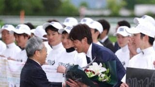 今春調教師転身の和田竜二元騎手が京都競馬場で引退式　「騎手の皆様が喜んでくれるような、ずっぶい馬を作りたい」と会場沸かす