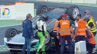 世界ラリーで車が“ひっくり返る”衝撃アクシデント スタジアムの特設コースでまさか…場内騒然→安堵の拍手