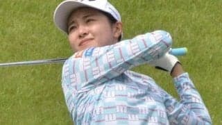「美人は何色でも似合う」人気女子ゴルファーの全身黄色の春コーデにファン騒然　スカート姿に「足が綺麗すぎる」「可愛さパーフェクトです」