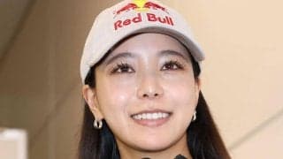 「沙羅様　美しすぎる」　ジャンプ女子レジェンドが「Ｈｏｍｅ」へ　雨の大都会でストリートスタイル　ＳＮＳ「かっこいい」「すってきー♥」