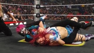 大ブーイング 因縁は“史上初”の直接対決へ