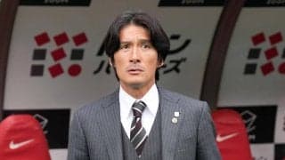 【浦和】ドシャ降りの中…田中達也暫定監督のスーツ姿「水もしたたるいい男」采配に好評の声も