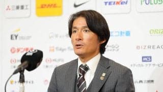 【浦和】初戦はスーツ…田中達也暫定監督２戦目の服装は？ベンチでの仕草に「男が見てもほれる」