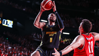 群馬がアウェーで千葉Jに完勝…CS準決勝進出に王手、ブラックシアーがトリプルダブル級の活躍