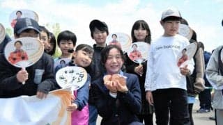 スピードスケート高木美帆さん、五輪メダル胸にパレード 出身の幕別