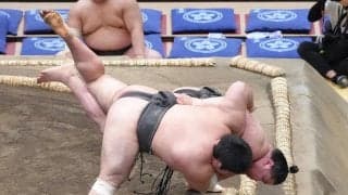 旭富士が際どく勝って21連勝　敗れた不動豊は「投げれると思った」