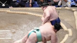 結びの一番際どい相撲で物言いも…木村庄之助の軍配通り豪ノ山の勝ち　八角理事長「よう見てる」