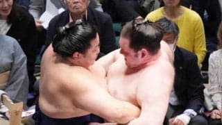 獅司が駄目押しを審判部に注意された　師匠の雷親方「敗者をいたわるくらいにならないと」