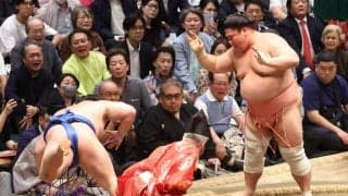 「やっぱり、マジシャン」　宇良の勝利ポーズにＳＮＳ沸く「ハンドパワー出しちまったな」「まさかの万歳でノータッチをアピール」　Ｖ争いに残り「熱いな！！」