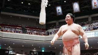 宇良４敗死守「特に何も」土俵際まで追い込まれながらも体そらして突き落とし　千秋楽は霧島と