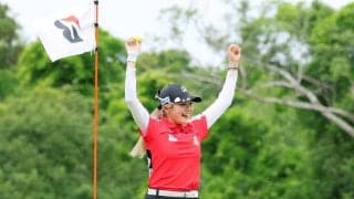 桑木志帆がアルバトロスを達成　大歓声にガッツポーズ　ツアー１２人目