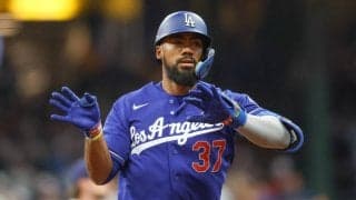 ドジャースのＴ・ヘルナンデスが逆転3ラン　大谷翔平が「ひまわりの種」シャワーを浴びせる