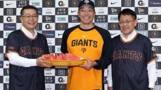 【巨人】阿部監督が絶品「富里すいか」にかぶりつく「すごくみずみずしい」ミスターも愛した逸品
