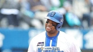 横浜スタジアムに「ビシエド！」コール　七回に代打で空振り三振　スタンドに一礼、大声援にヘルメットを掲げて応える